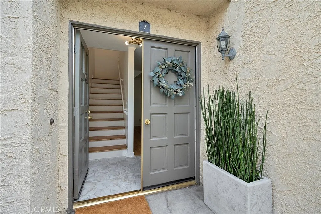3 bed, 2.5 bath, 1656 sqft, $5,250 — Photo 2