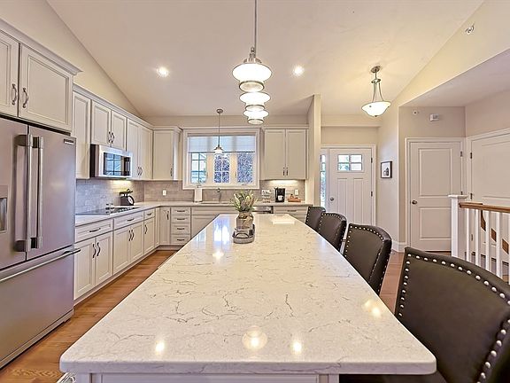 4th image of 220 Village Ln #220