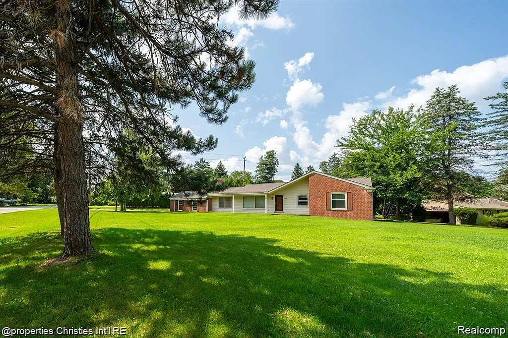 3 bed, 2.5 bath, 1747 sqft, $2,800 — Photo 3