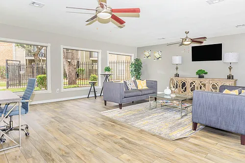 Oak Run Manor Photo 1