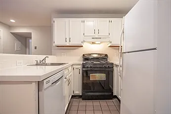 255 Beacon St #4C — Photo 10
