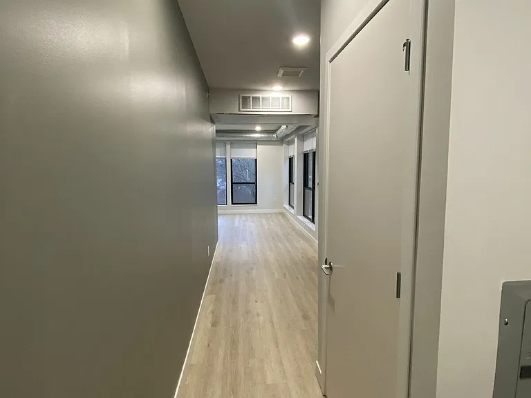 3325 E 52nd St #203 — Photo 13