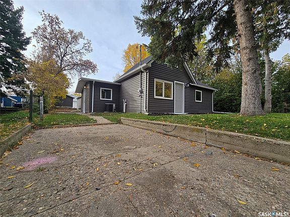 2nd image of 330 3RD Avenue SE