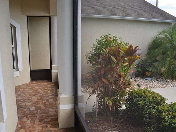 Screened front entry