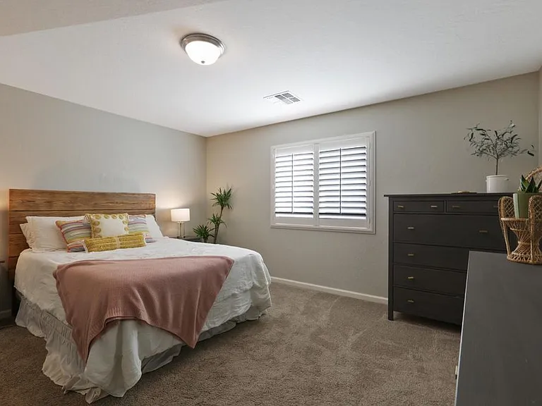 2423 W Corvina Ave — Photo 20