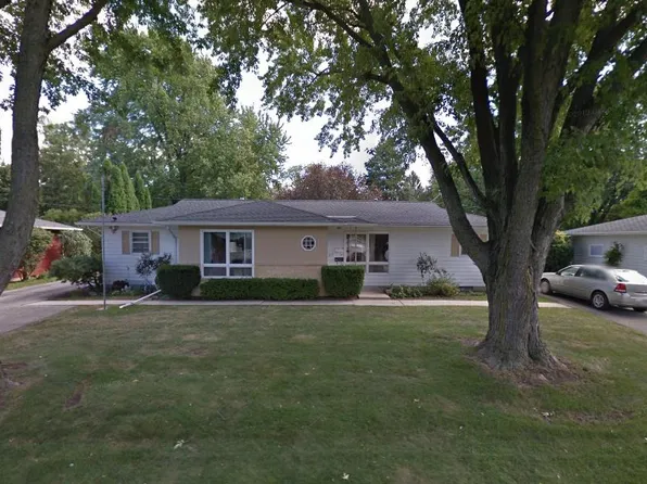 306 Julie Ct, Waterloo, IA 50702