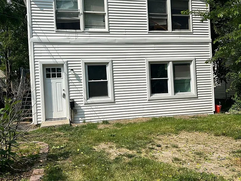 1139 Sewall Ave — Photo 1