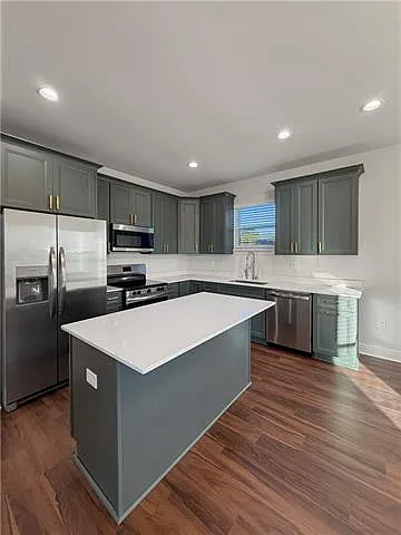 2756-2758 Gladiolus St #2756 — Photo 6