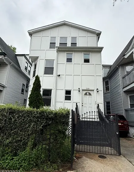 239 S Clinton St #1 — Photo 1