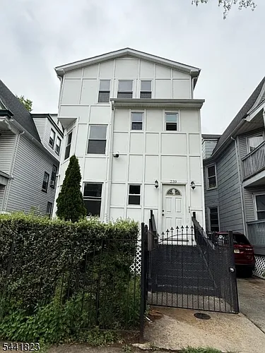 239 S Clinton St #1 Photo 1