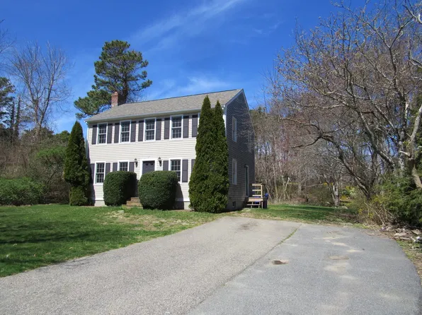 27 Sachem Dr, Sagamore Beach, MA 02562