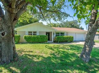 385 Bellvue Dr, Fort Worth, TX 76134