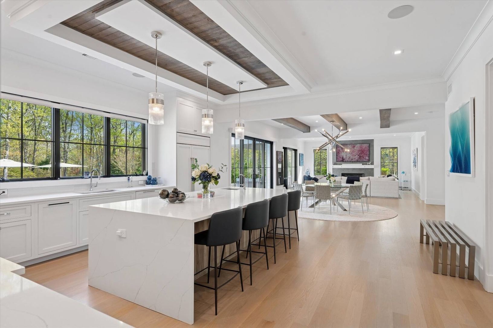  Breakfast Nook Adjacent To Kitchen