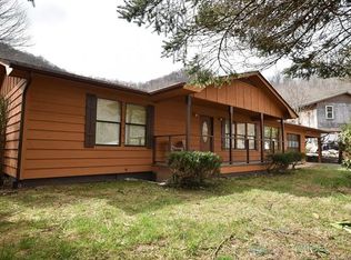 30 Gabriel Ln, Maggie Valley, NC 28751