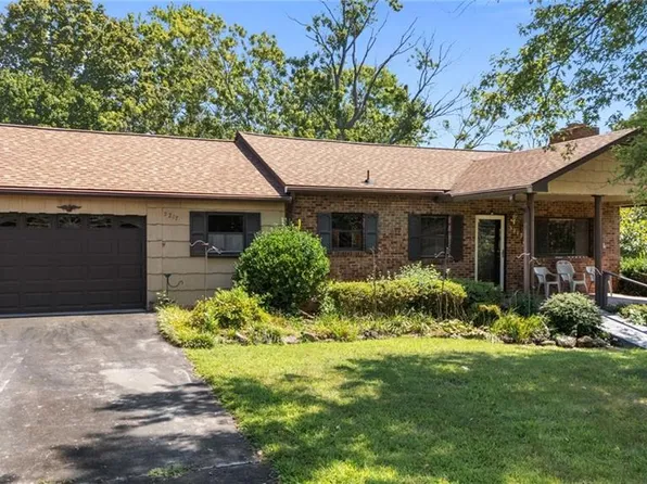 5217 Brenda Dr, Winston Salem, NC 27107