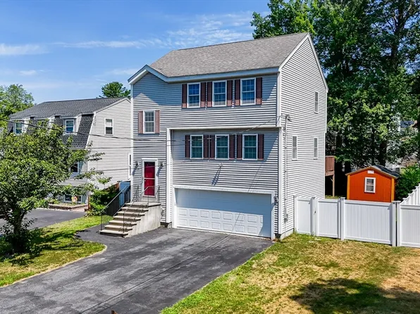 229 Long Pond Dr, Dracut, MA 01826