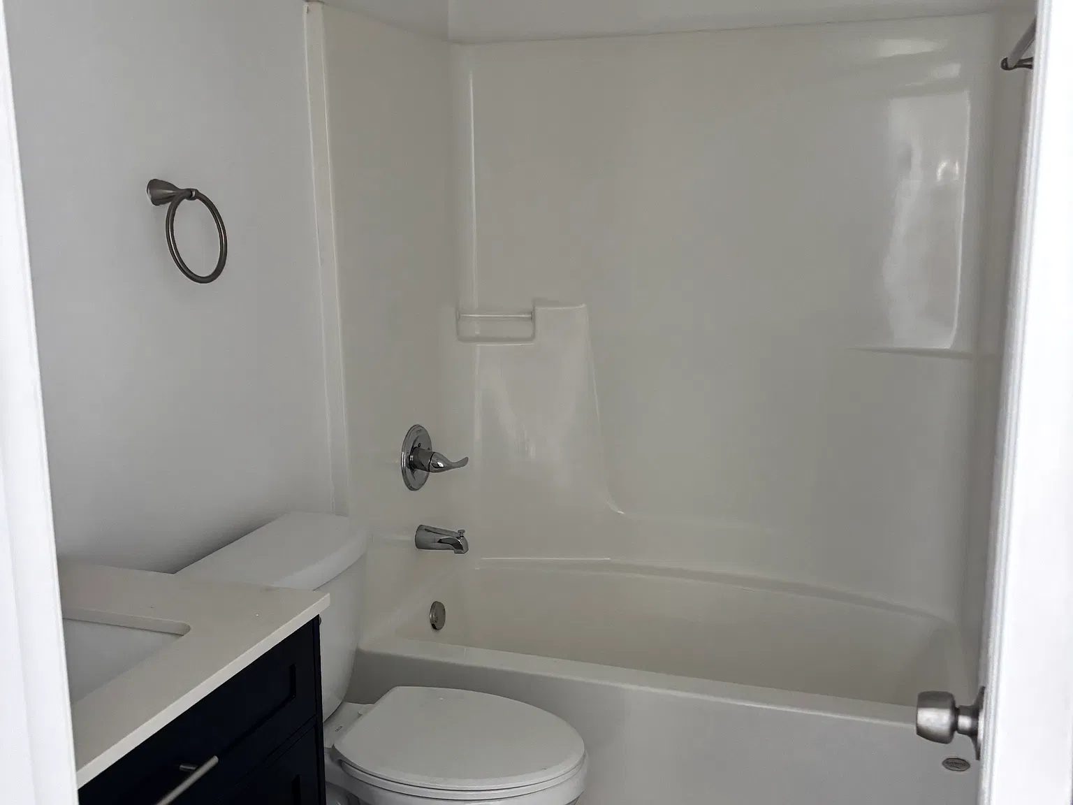 2 bed, 850 sqft, $1,300 — Photo 2