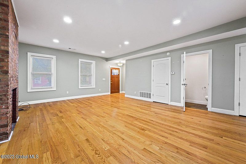 3rd image of 49 Myrtle Avenue