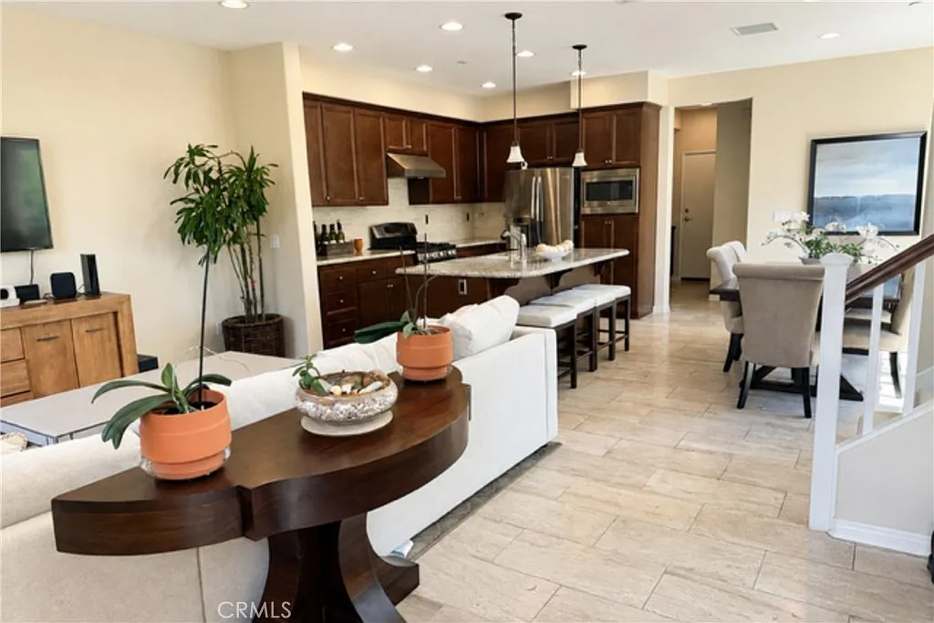 4 bed, 1780 sqft, $6,300 — Photo 1