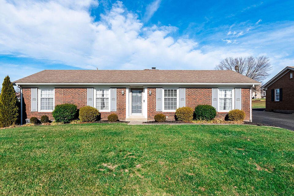 1st image of 107 Pin Oak Dr