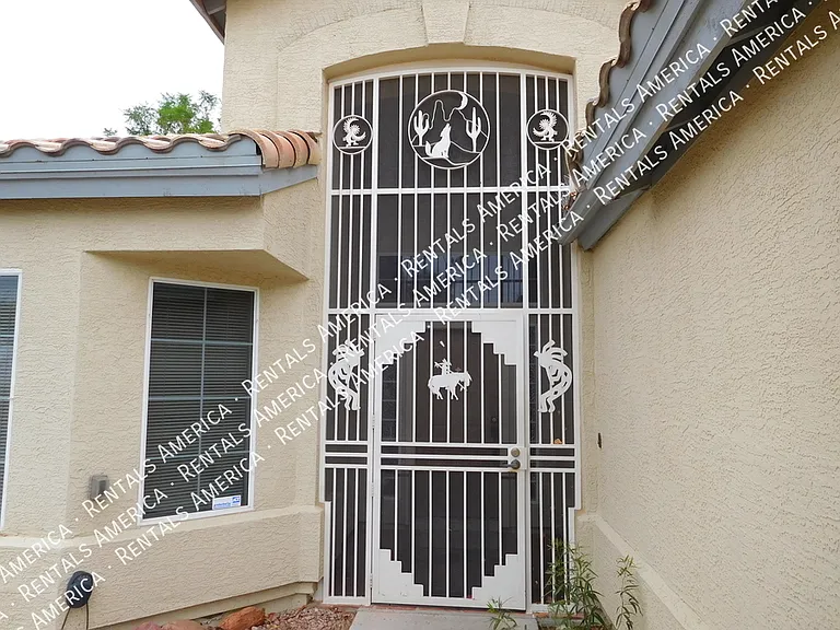 5747 N 105th Ln — Photo 3