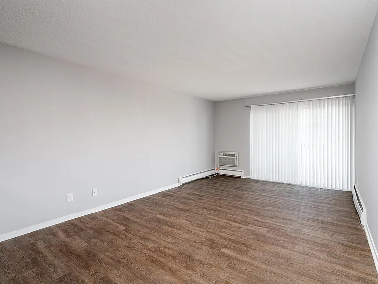Merriam Park Apartments — Photo 21