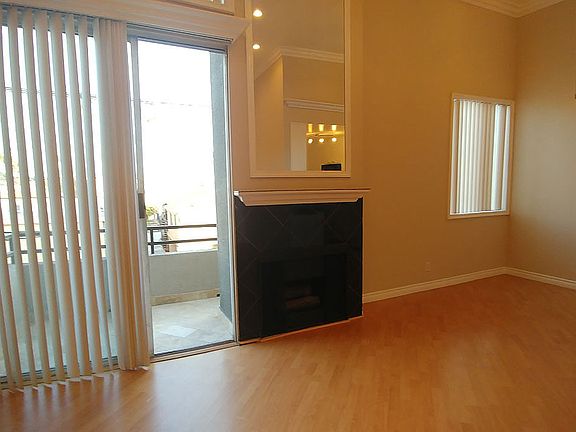 3rd image of 940 N Ardmore Ave APT 206