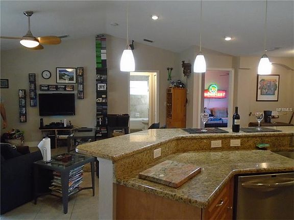 4th image of 103 Arrow Ln