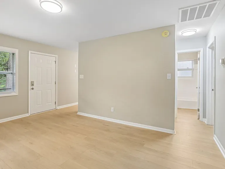 South Valley Apartments — Photo 36