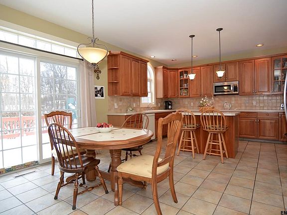 4th image of 16 Oakhurst Ct