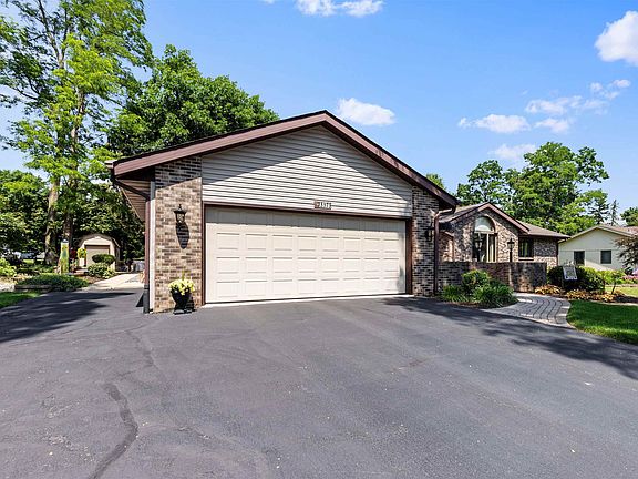 4th image of 3173 Valley Woods Dr