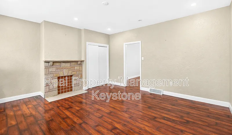 3 bed, 2.0 bath, 1254 sqft, $1,850 — Photo 2