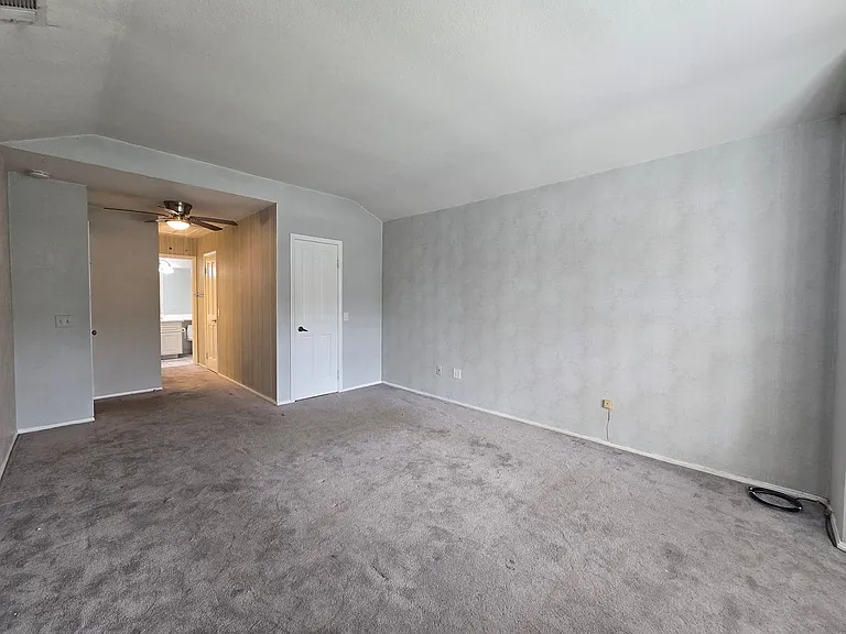 2960 Hyde Park Cir — Photo 15