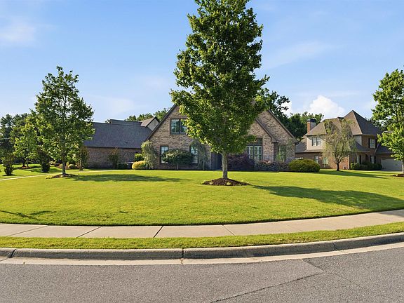 3rd image of 1000 Columbia Cir