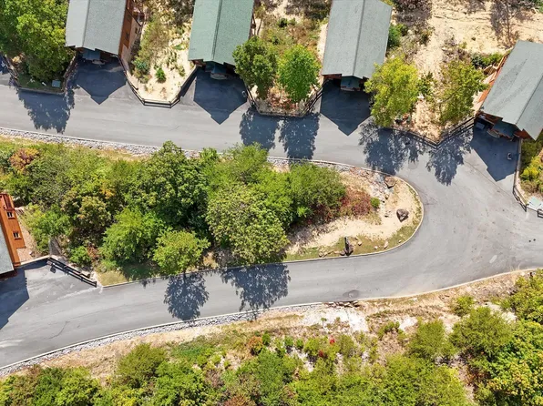 2954 Legacy Vista Dr, Sevierville, TN 37876