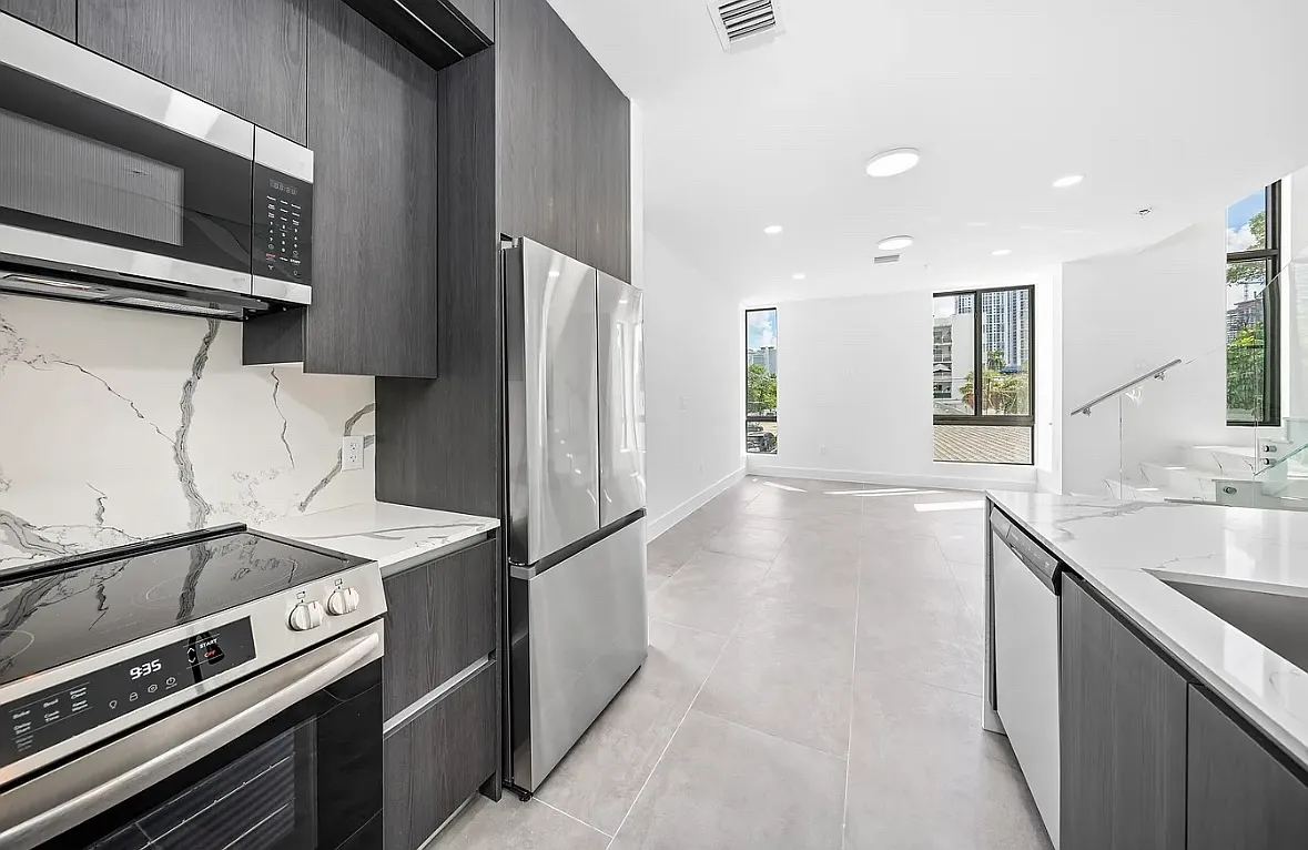 3 bed, 1500 sqft, $4,200 — Photo 2