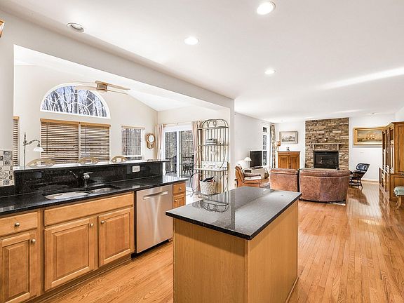 2nd image of 464 Carter Ln