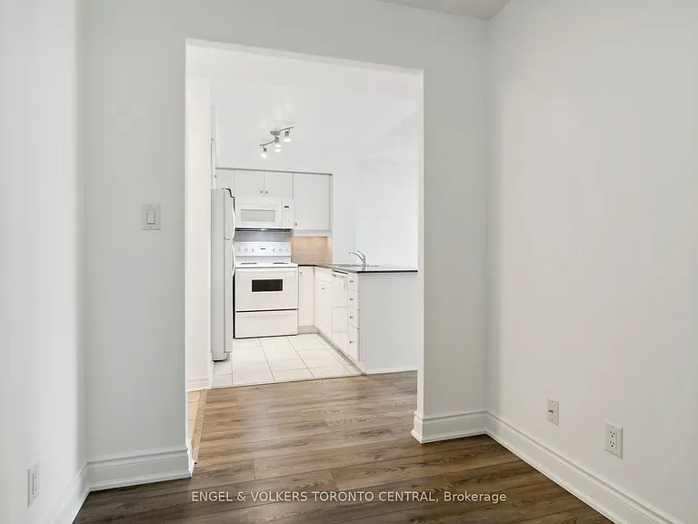 19 Barberry Pl #711 — Photo 11