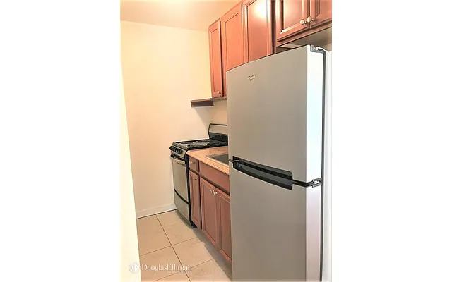 Rented by Douglas Elliman | media 7