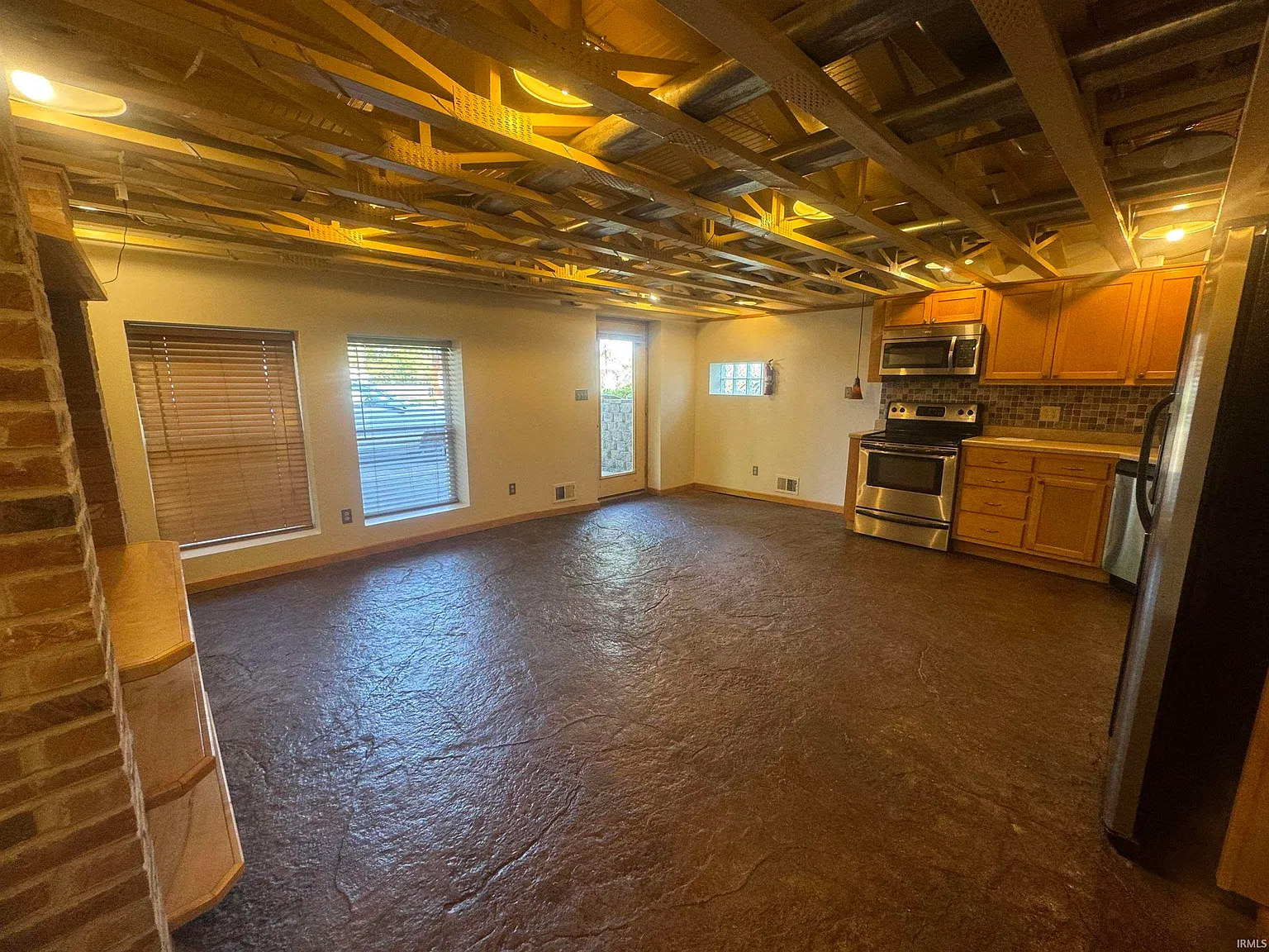 3 bed, 2.0 bath, 1676 sqft, $2,850 — Photo 3