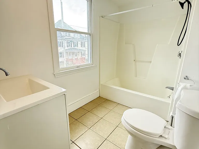 122 Sumner St #2 — Photo 10