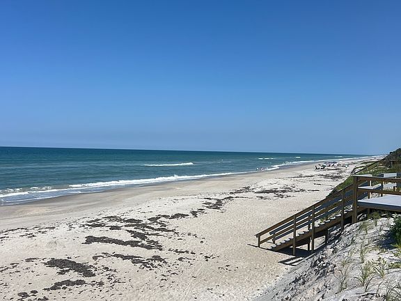 private beach access walking distance from house