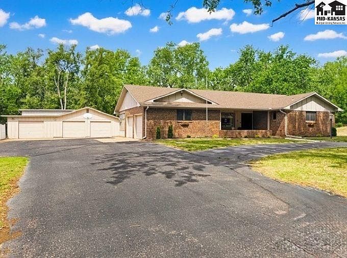 1st image of 4 Hilltop Dr