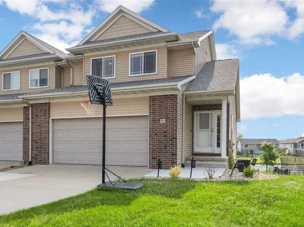 32 S Park Ridge Rd, North Liberty, IA 52317