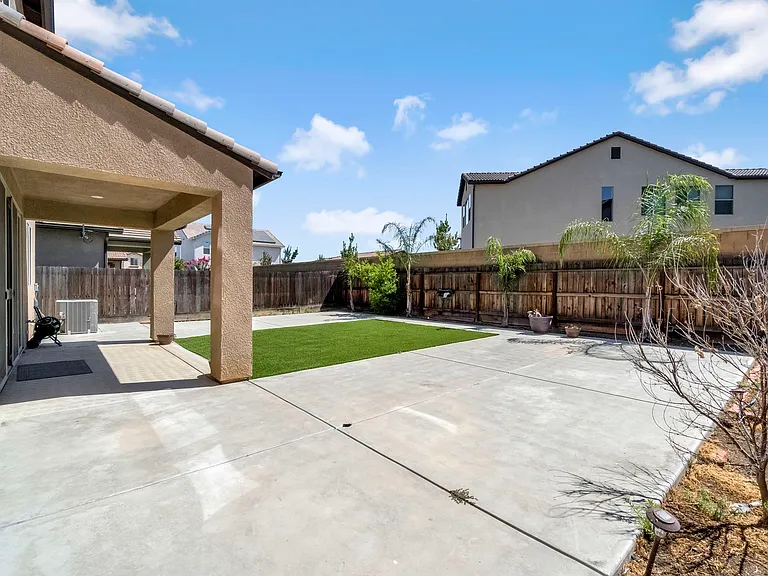 1683 N Ryan Ave — Photo 8