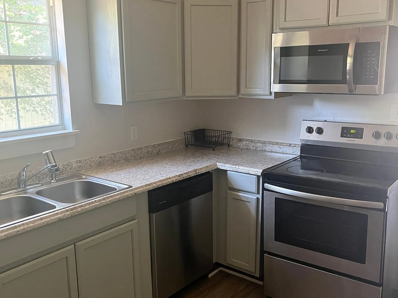 1 bed, $995 — Photo 3
