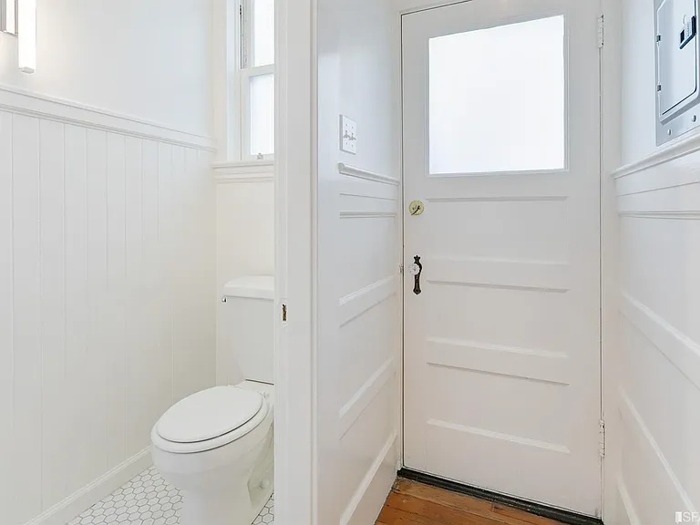 2662 Baker St — Photo 12