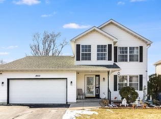 1853 Springside Dr, Crest Hill, IL 60403