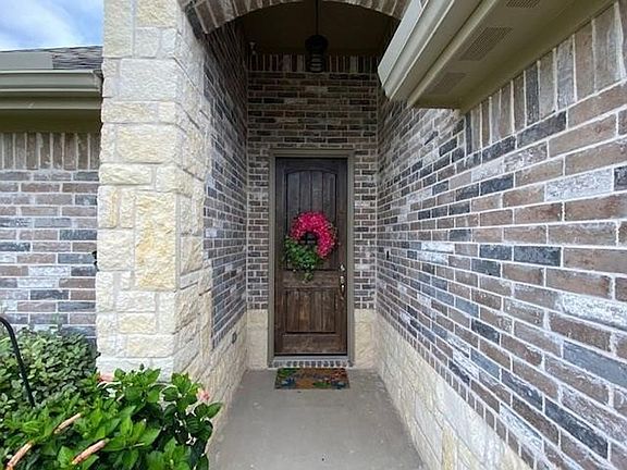 4th image of 708 Westgate Dr
