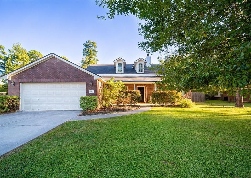 Awesome 1.5 story with 5 bedrooms!